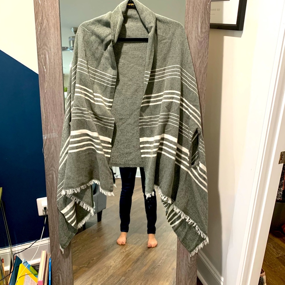 JCrew OS, gray poncho - shrug, EUC